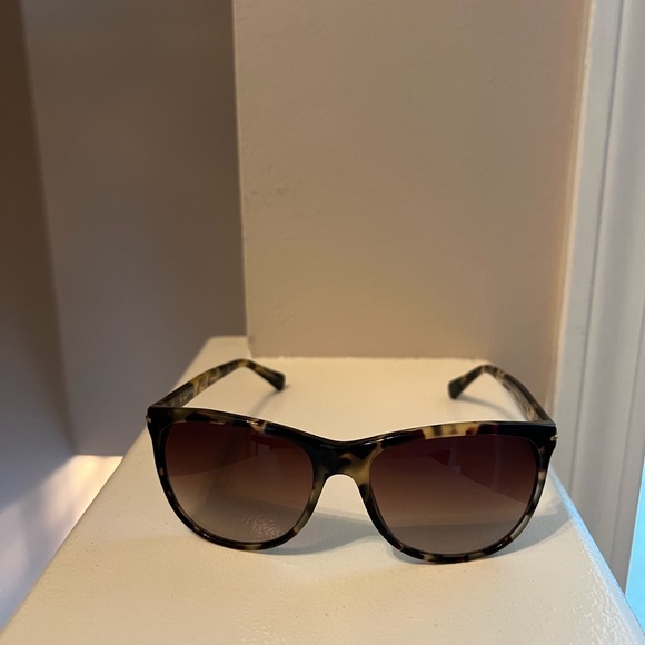 Coach tortoise lens sunglasses - Picture 1 of 6